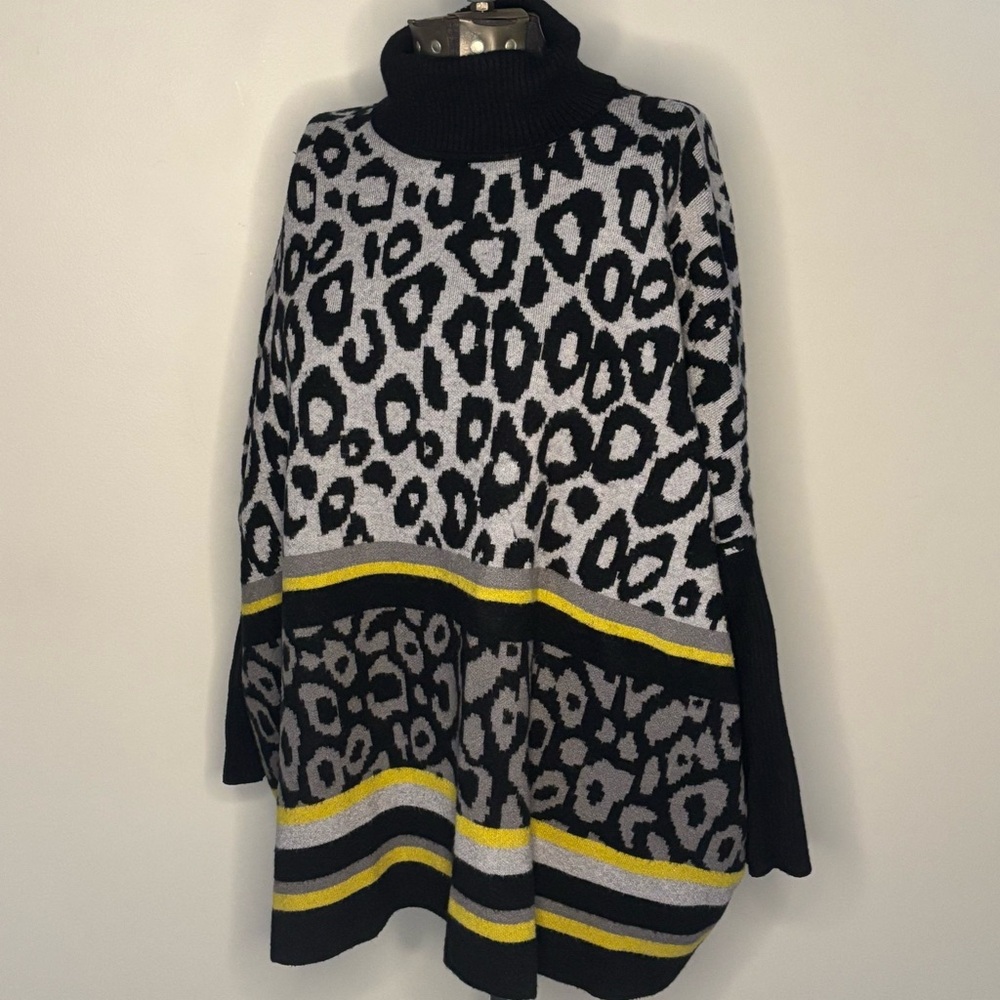🖤Joseph A.🖤 Leopard Print Turtleneck Sweater